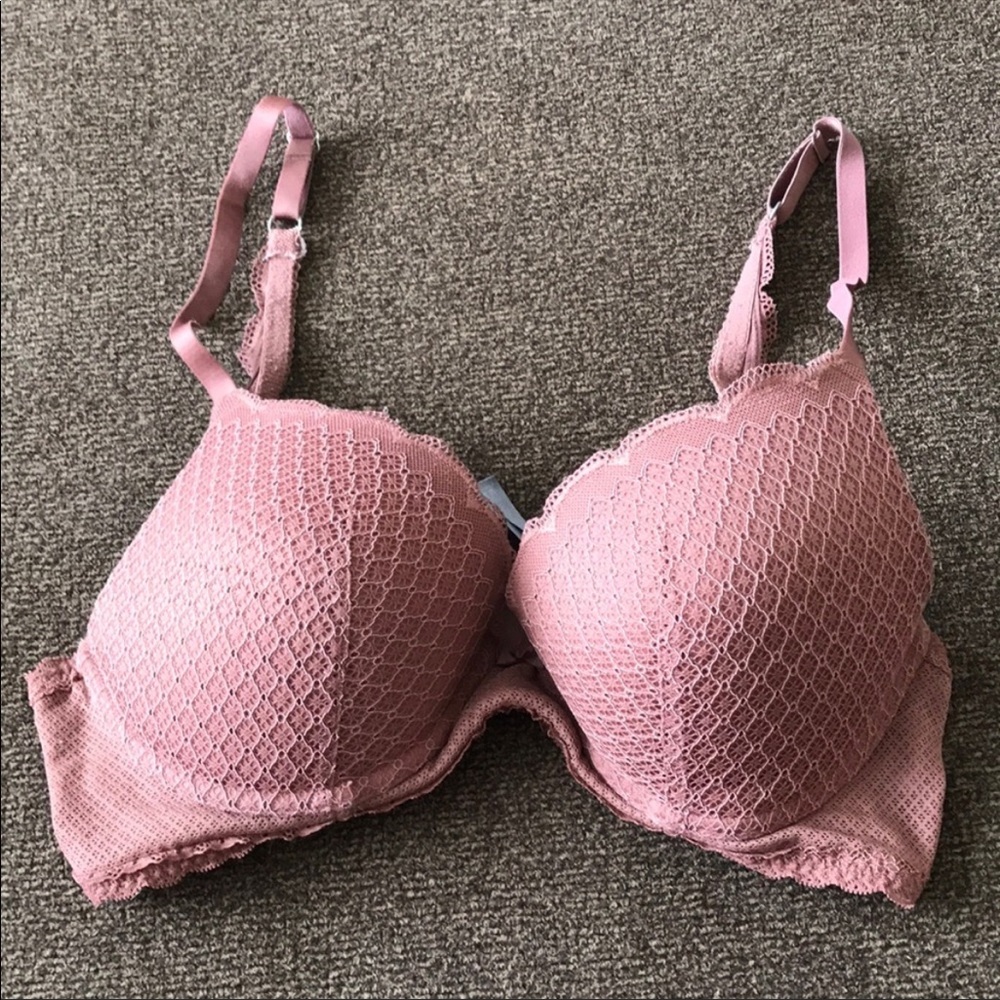 Erie Bra. Excellent condition no stains no rips no stains. Size 34D. #442